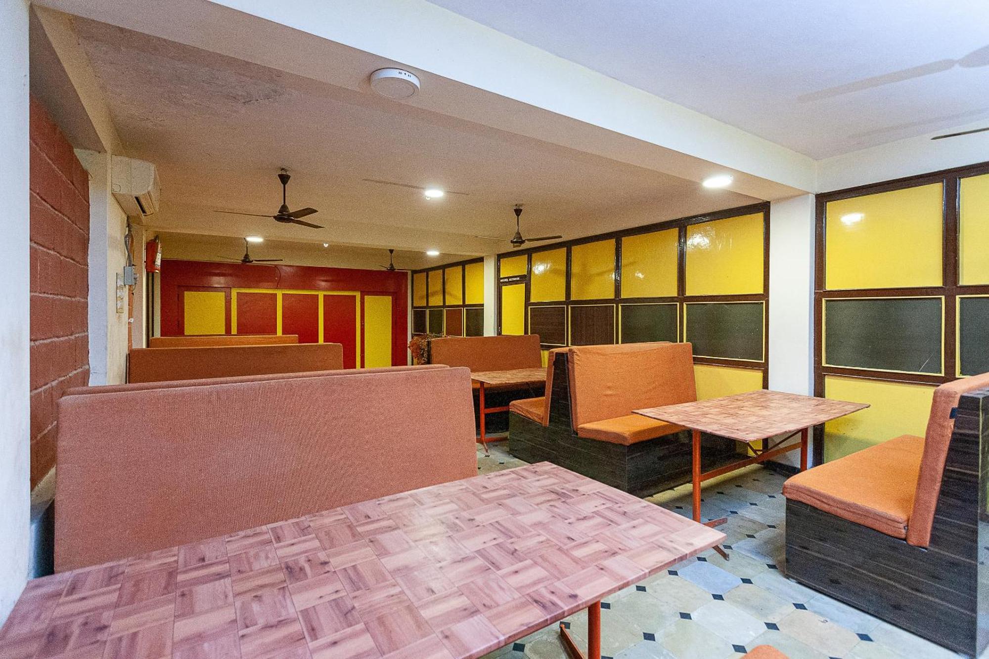 Collection O Ammayi Hotels & Resorts Tiruvannāmalai Esterno foto
